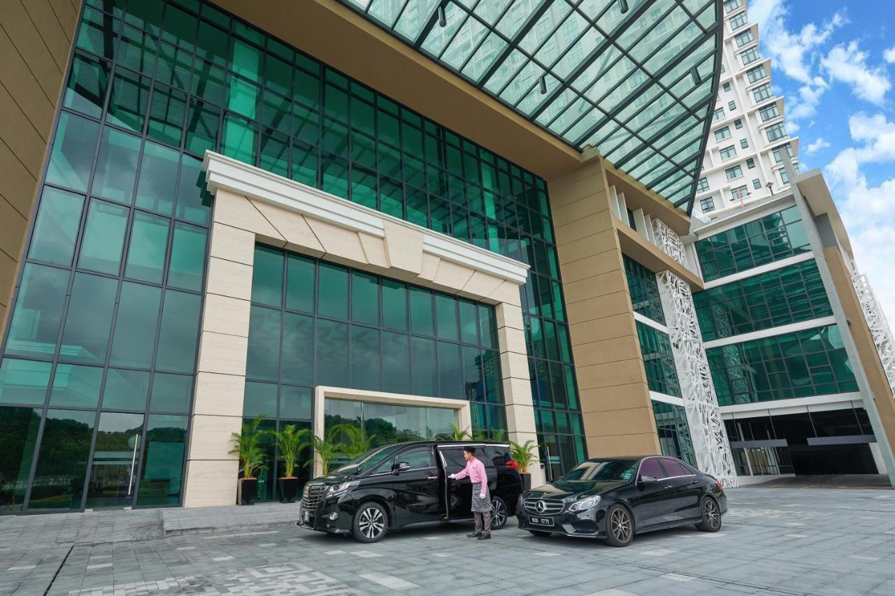 Mercure Living Putrajaya Ngoại thất bức ảnh The hotel's entrance